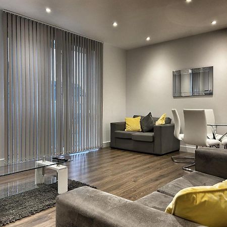 Amazing & Spacious 2 Bed 2 Bath Luxury Apartment With Balcony Free Wifi Sleeps 6 Bushey Exterior foto